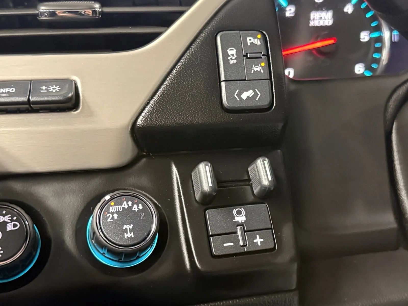 Used 2020 GMC Yukon Denali w/ Open Road Package AWD/4WD image 24