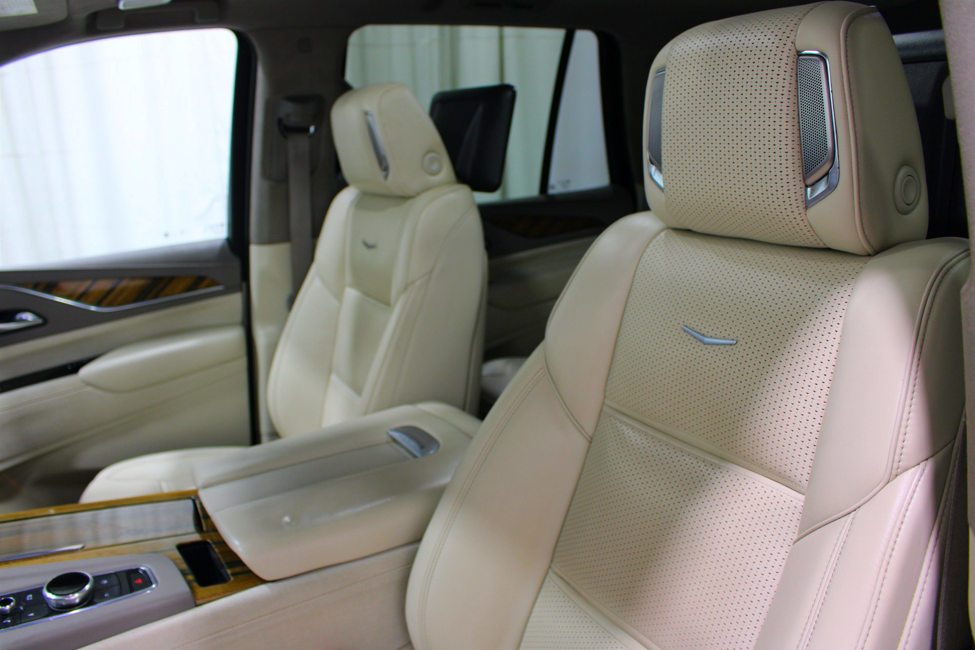 Used 2023 Cadillac Escalade Sport Platinum AWD/4WD image 4