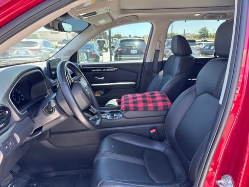 Used 2025 Honda Pilot Touring image 8