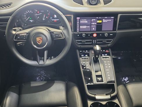 Certified 2026 Porsche Macan AWD/4WD image 7