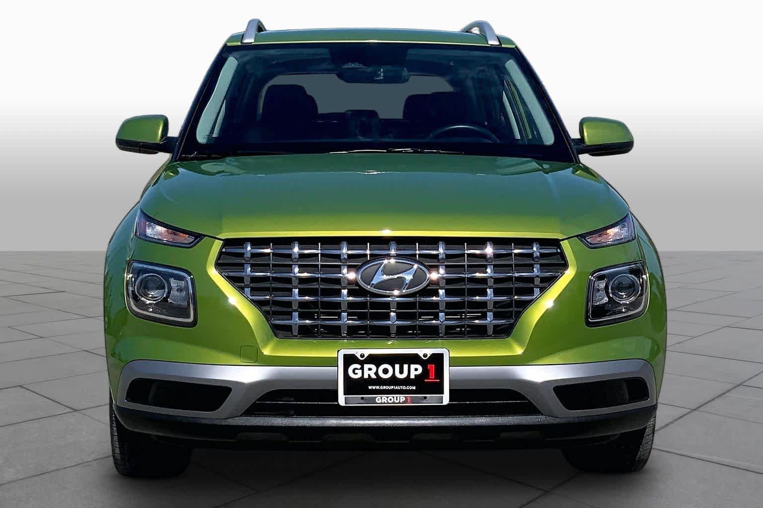 Used 2023 Hyundai Venue SEL FWD image 4