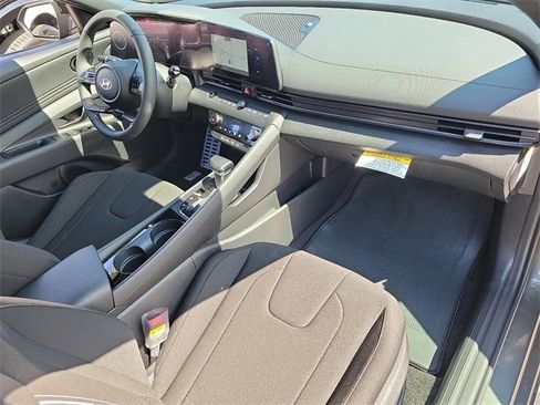 New 2025 Hyundai Elantra SEL image 13