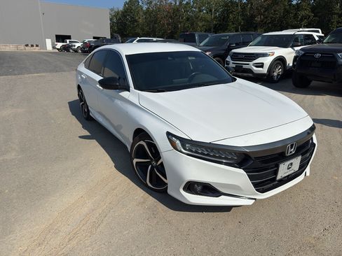 Used 2021 Honda Accord Sport image 3