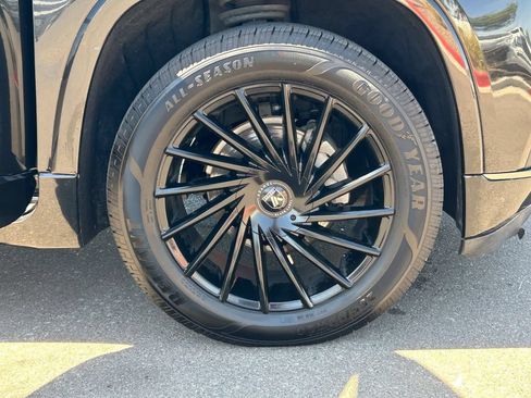 Used 2019 Chevrolet Traverse Premier w/ Redline Edition FWD image 9