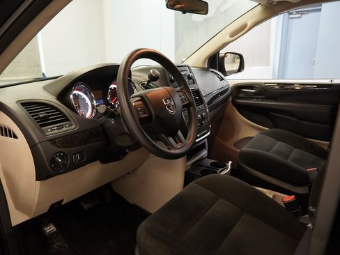 Used 2016 Dodge Grand Caravan SE w/ Quick Order Package 29E SE image 6