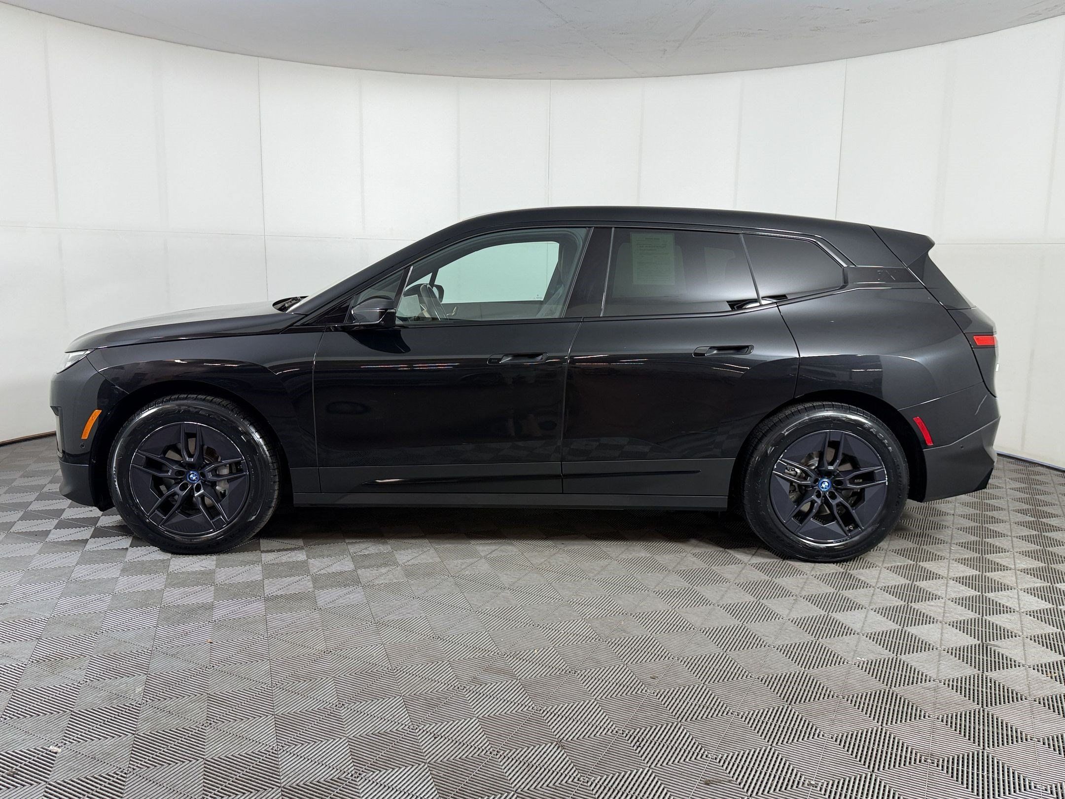 Certified 2024 BMW iX xDrive50 w/ Convenience Package AWD/4WD image 2