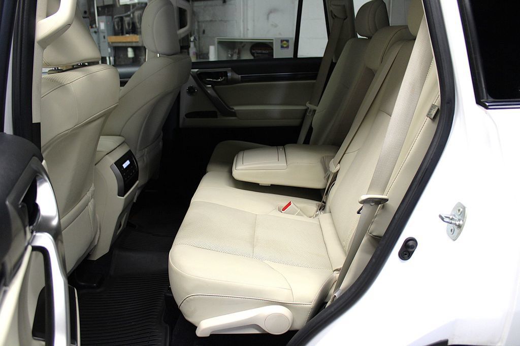 Used 2022 Lexus GX 460 Premium w/ Premium Plus Package AWD/4WD image 26