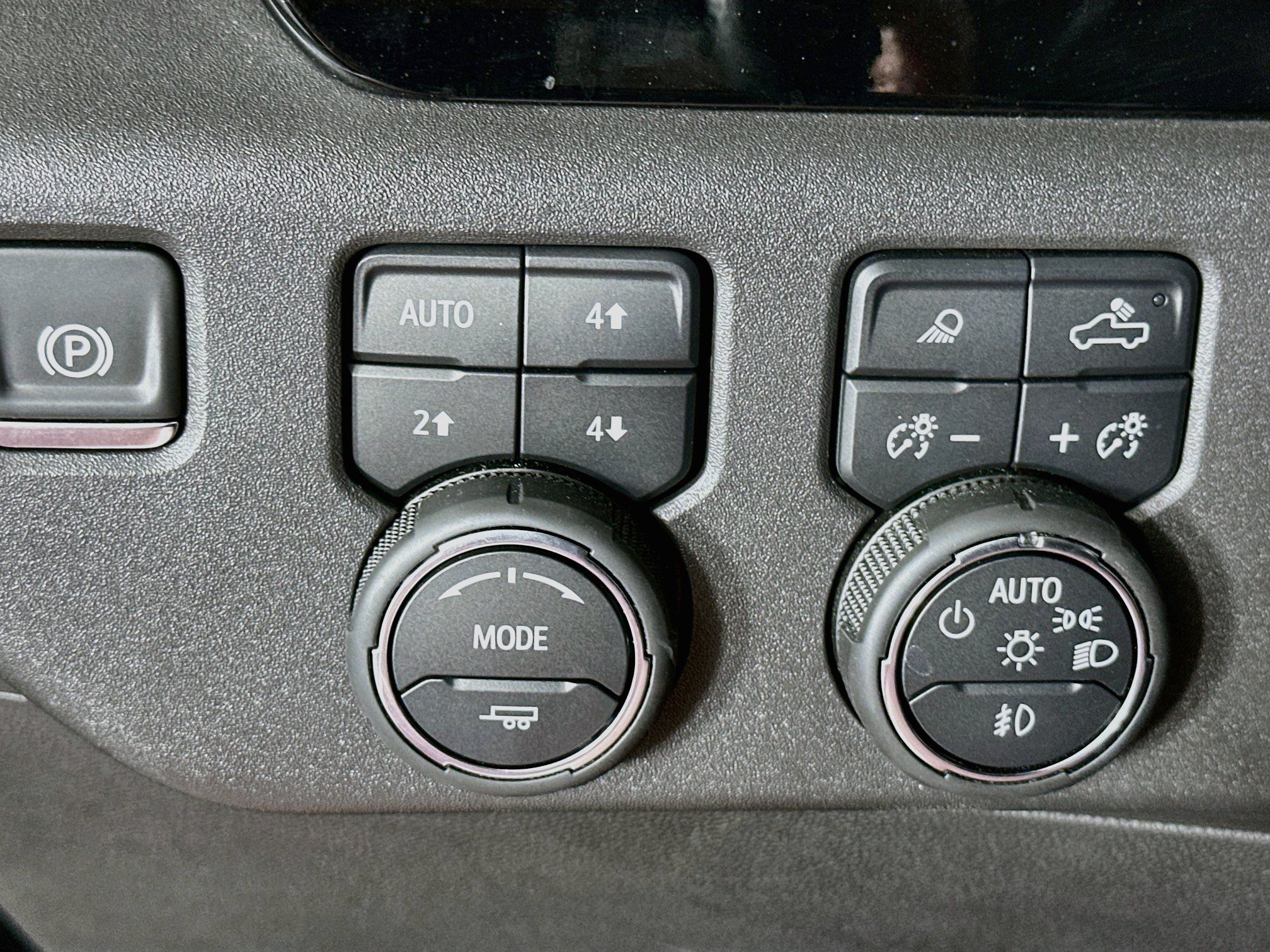 Used 2024 Chevrolet Silverado 1500 LT Trail Boss w/ Convenience Package II AWD/4WD image 17