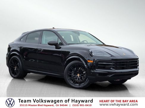 Used 2025 Porsche Cayenne Coupe AWD/4WD image 1