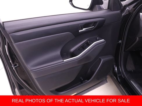 Used 2023 Toyota Highlander XSE FWD image 9