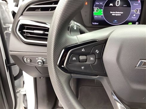 Used 2022 Chevrolet Bolt EUV LT w/ Driver Confidence Package image 21