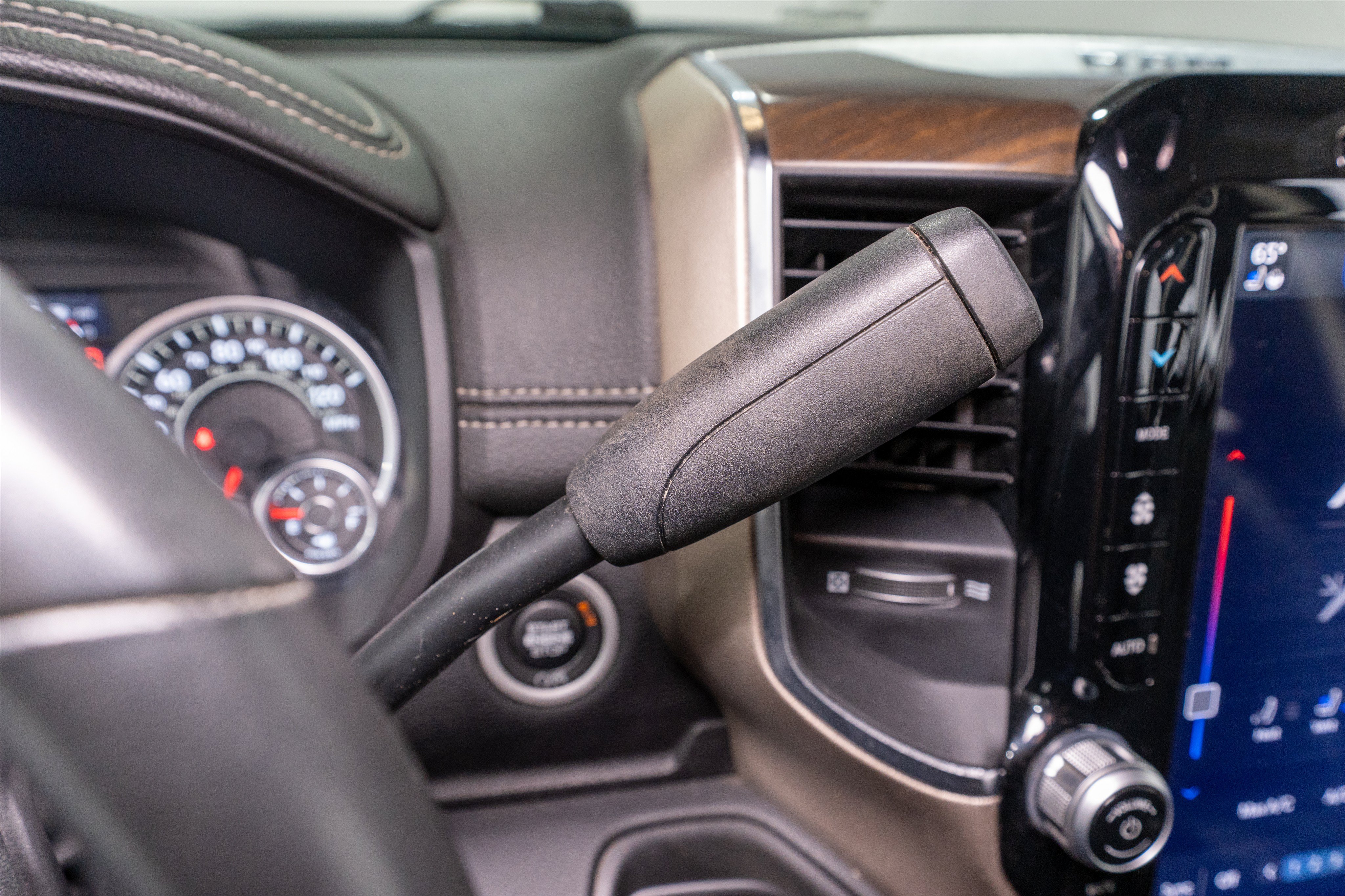 Used 2024 RAM 2500 Laramie AWD/4WD image 29