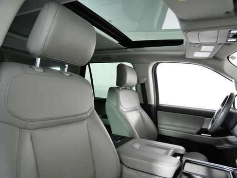 Certified 2025 Ford Expedition Active AWD/4WD image 8