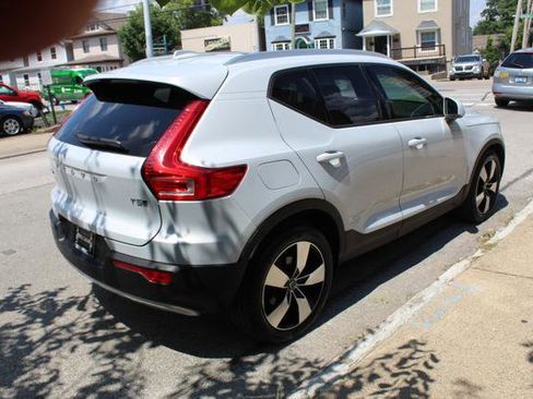 Used 2020 Volvo XC40 T5 Momentum w/ Protection Package image 5