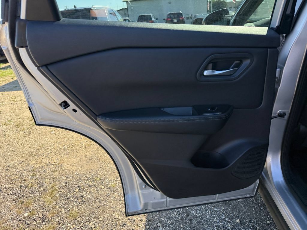 Used 2025 Nissan Rogue SV AWD/4WD image 34