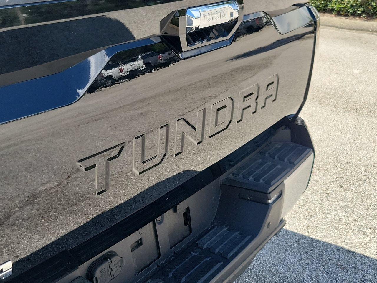 Used 2024 Toyota Tundra Limited AWD/4WD image 6