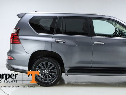 Used 2022 Lexus GX 460 Premium w/ Accessory Package image 11