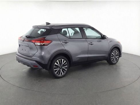 Used 2022 Nissan Kicks SV image 5