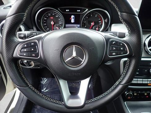 Used 2018 Mercedes-Benz GLA 250 4MATIC image 15