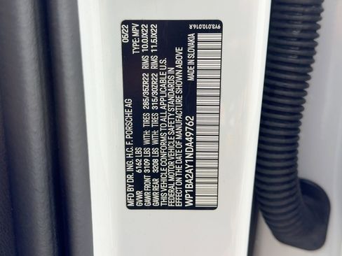 Certified 2022 Porsche Cayenne Platinum Edition image 21