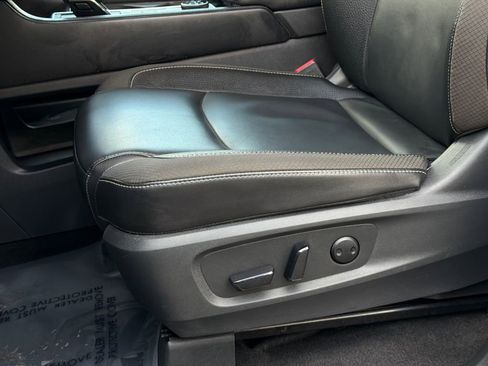 Used 2025 Nissan Pathfinder SL image 15