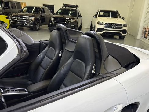 Used 2018 Porsche 718 Boxster RWD image 18