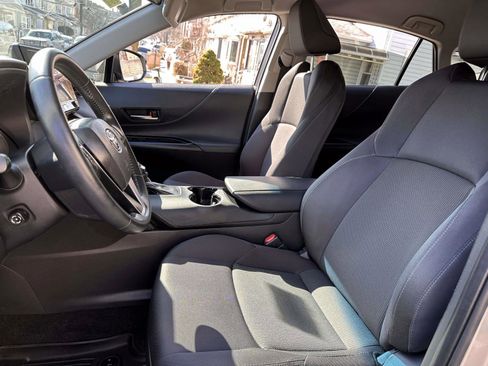 Used 2023 Toyota Venza LE image 13