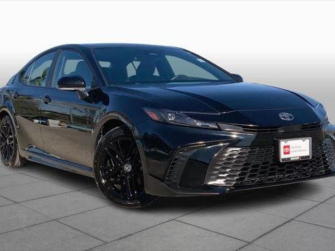 Certified 2025 Toyota Camry SE image 3