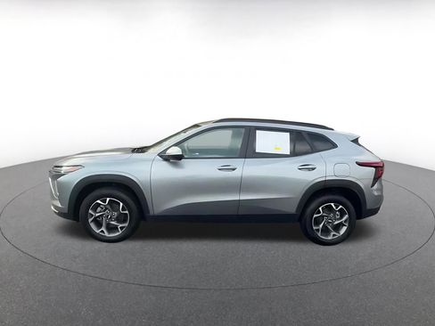 Used 2025 Chevrolet Trax LT image 8