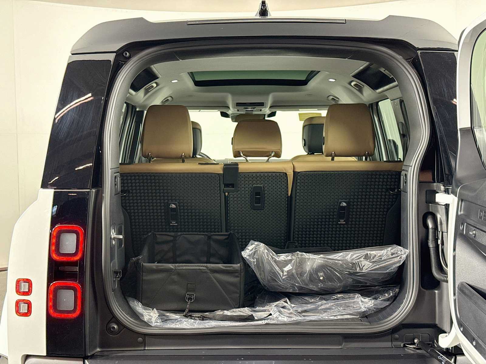 New 2026 Land Rover Defender 110 X-Dynamic SE AWD/4WD image 26