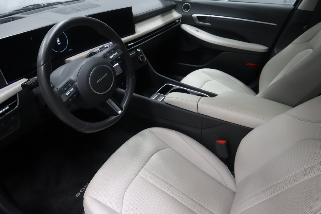 Used 2025 Hyundai Sonata Limited FWD image 18