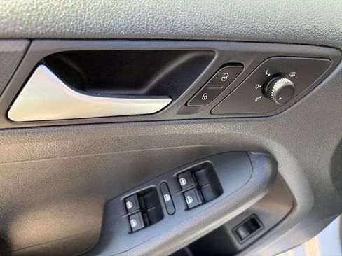 Used 2012 Volkswagen Jetta S FWD image 13