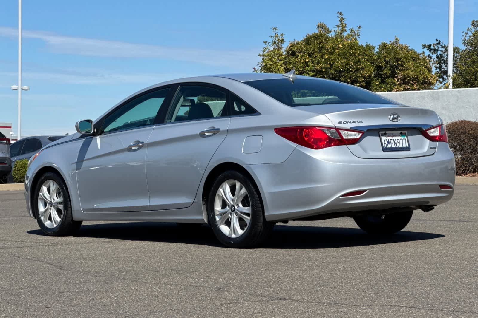 Used 2011 Hyundai Sonata Limited w/ Navigation Pkg 5 FWD image 7
