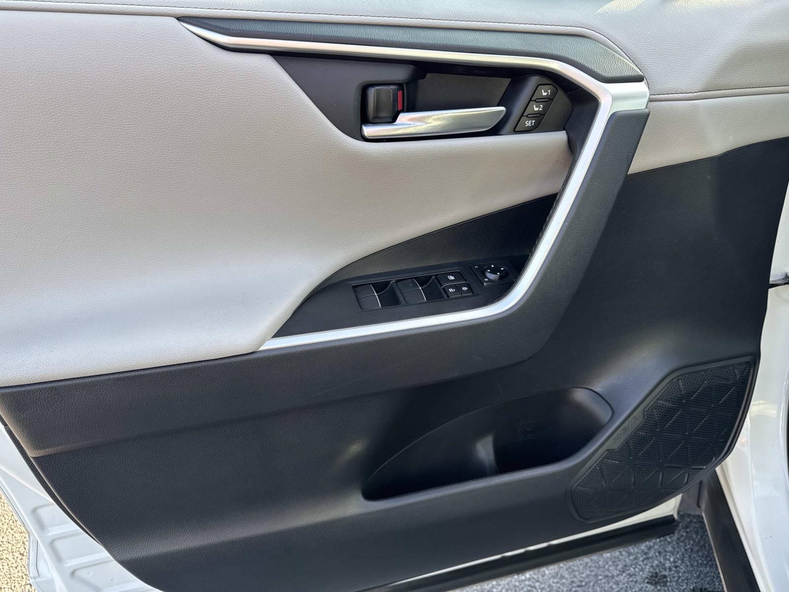 Used 2019 Toyota RAV4 Limited w/ Advanced Technology Package AWD/4WD image 28