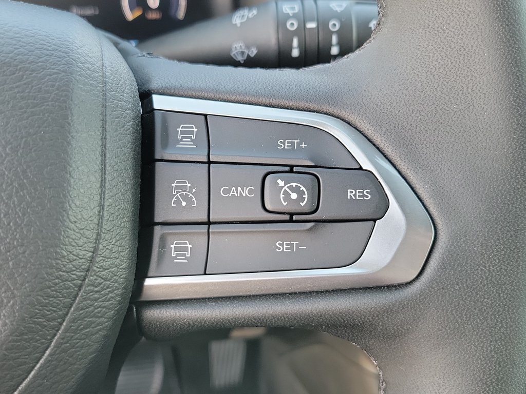 Used 2025 Jeep Compass Limited w/ High Altitude Package AWD/4WD image 23