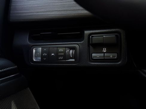 Used 2024 GMC Sierra EV Denali image 22