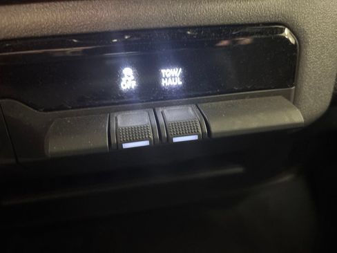 Used 2024 RAM 2500 Tradesman w/ Chrome Appearance Group AWD/4WD image 15