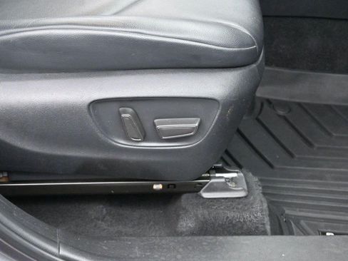 Used 2022 Toyota Highlander XLE FWD image 36