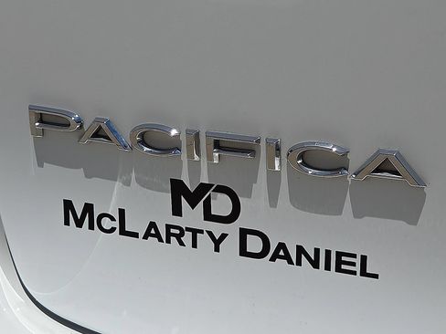 Used 2025 Chrysler Pacifica Select FWD image 9