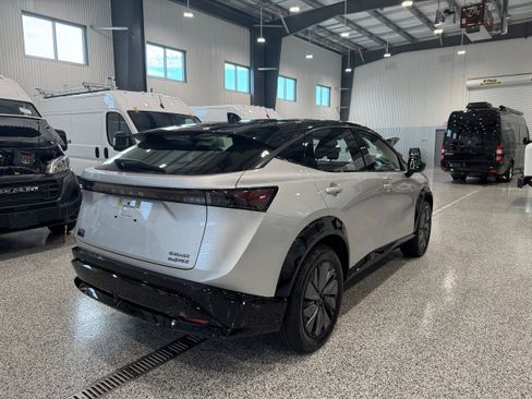 Used 2024 Nissan Ariya AWD image 9