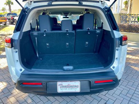 Used 2024 Nissan Pathfinder SV image 5