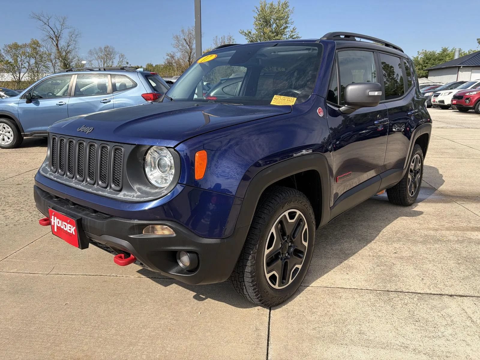 Used 2017 Jeep Renegade Trailhawk w/ Premium Trailhawk Package AWD/4WD image 3