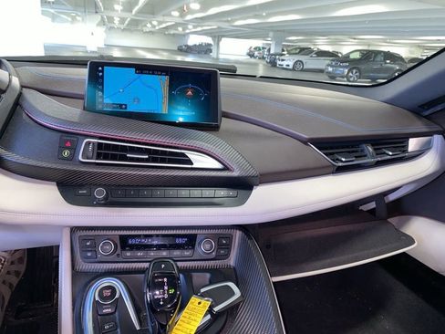 Used 2019 BMW i8 Coupe image 9