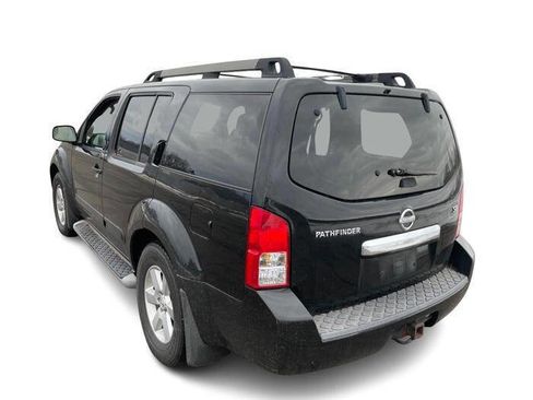 Used 2008 Nissan Pathfinder SE w/ Premium Pkg image 3