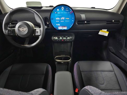 Used 2025 MINI Cooper 4-Door Hardtop FWD image 14