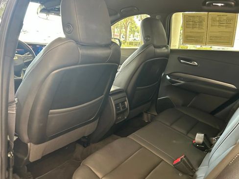Used 2025 Cadillac XT4 Premium Luxury FWD image 38