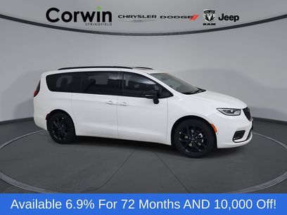 New 2026 Chrysler Pacifica Limited w/ S Appearance Package
