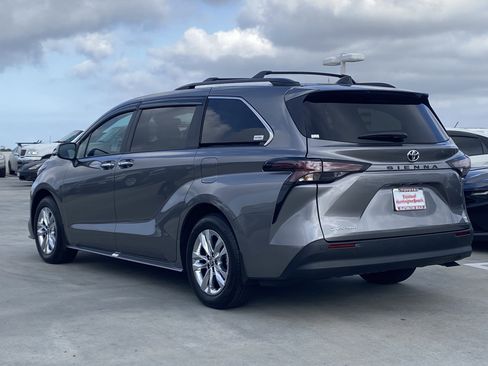 Certified 2026 Toyota Sienna XLE AWD/4WD image 5