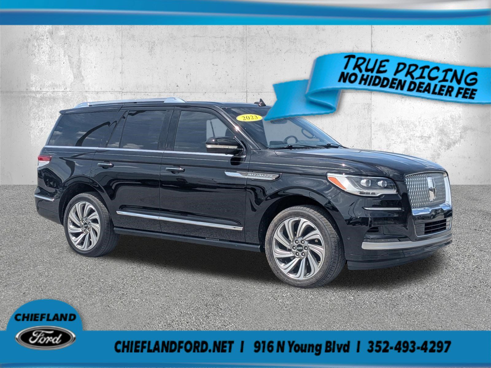 Used 2023 Lincoln Navigator Reserve AWD/4WD image 1