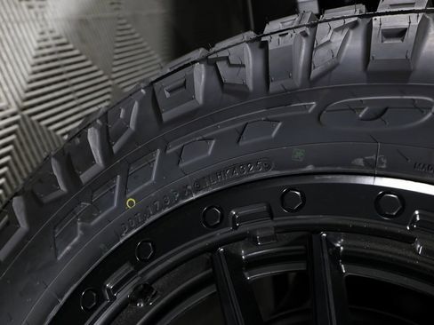 Used 2025 GMC Yukon AT4 Ultimate w/ LPO, Illumination Package image 51